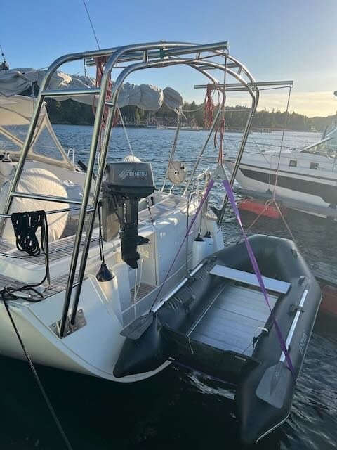 Targabøyle for solceller og dinghy lift.